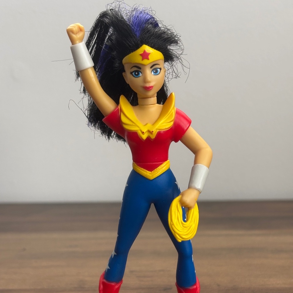 WONDER WOMAN McDonald's Toy Figure DC Comics Girls Super Heroes 2016